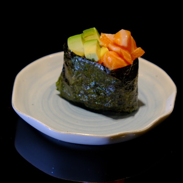 Gunkan salmón y aguacate